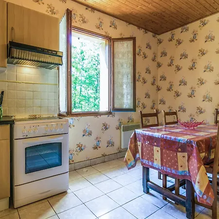 Holiday Home In Salignac With Pool, Cleaning Included Ferienhaus Salignac Eyvigues