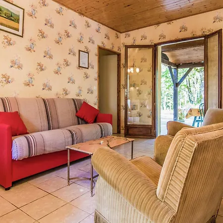 Ferienhaus Holiday Home In Salignac With Pool, Cleaning Included Salignac Eyvigues
