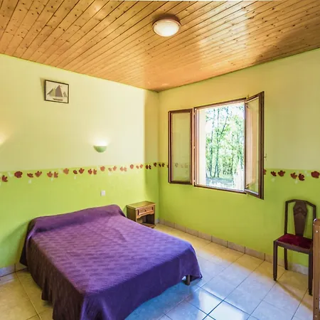 Holiday Home In Salignac With Pool, Cleaning Included * Salignac Eyvigues