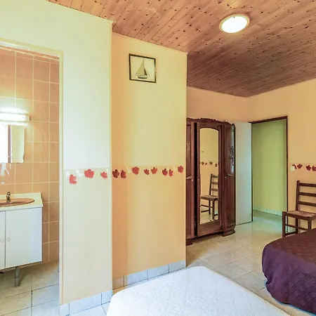 Holiday Home In Salignac With Pool, Cleaning Included *