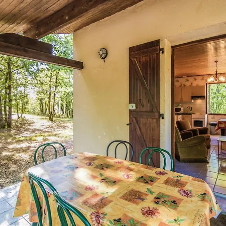 Holiday Home In Salignac With Pool, Cleaning Included