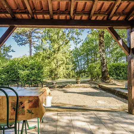 Ferienhaus Holiday Home In Salignac With Pool, Cleaning Included Salignac Eyvigues