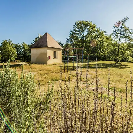 Holiday Home In Salignac With Pool, Cleaning Included